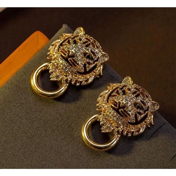 Lion Pierced Earrings - Picture 1 of 7